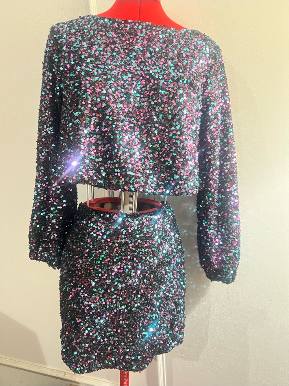 NWT Coco + Jameson 2 PC Set Sequin Crop top Mini Skirt Iridescent Black Small